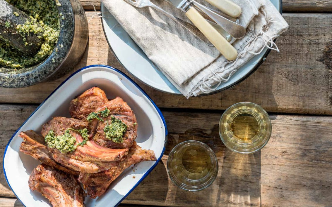 GERÄUCHERTE LAMMKOTELETTS MIT MINZE-PESTO GERÄUCHERTE LAMMKOTELETTS MIT MINZE-PESTO