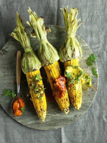 GEGRILLTER MAIS MIT AROMATISIERTER BUTTER