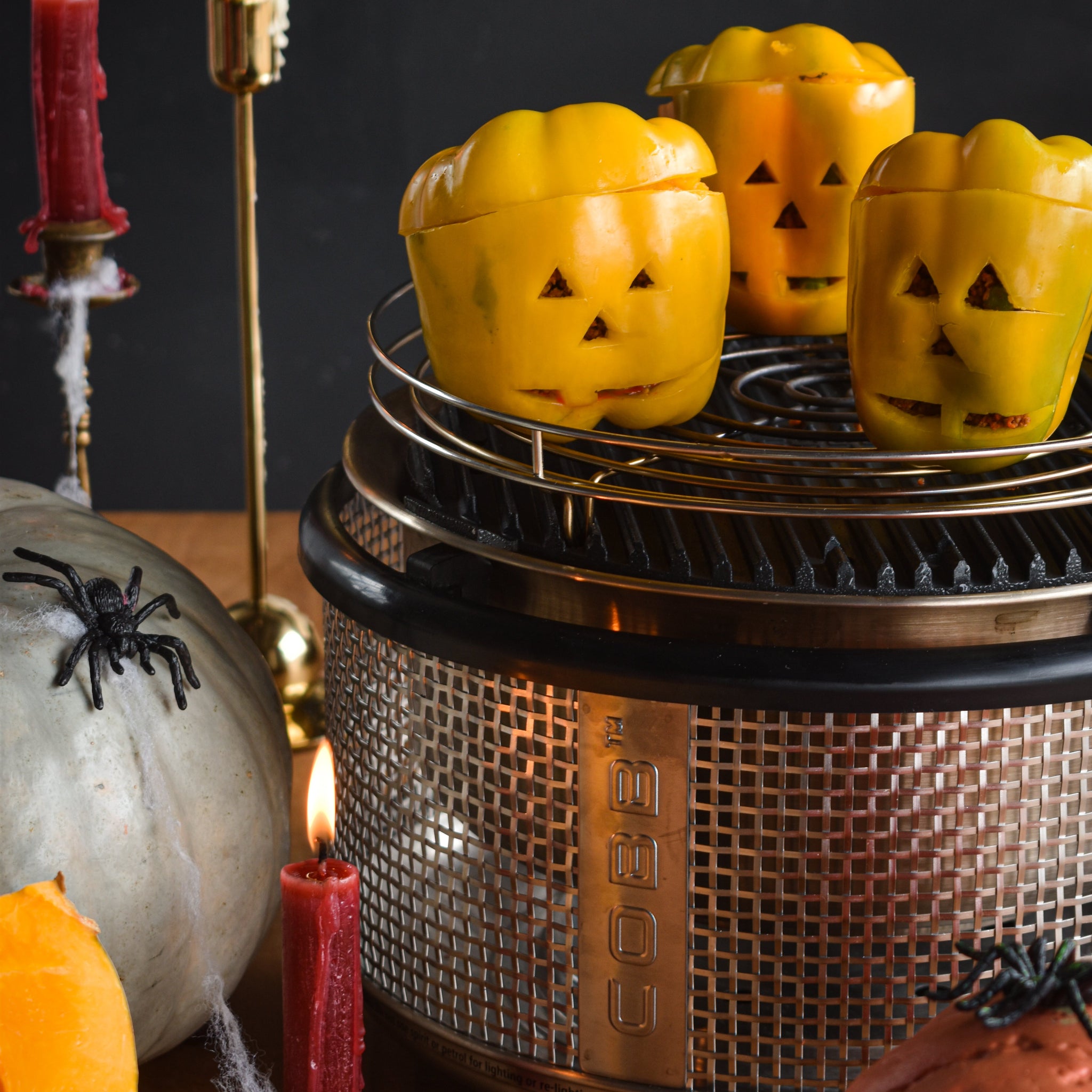 GEFÜLLTE PAPRIKAS VOM COBB ZU HALLOWEEN