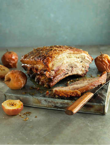 SCHWEINEBAUCH MIT FENCHEL UND LORBEERBLÄTTERN